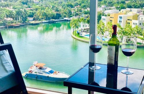 Mid Beach Apartment | OCEAN & BAY VIEWS 2BR 2BA BEACH CONDO! Free Parking