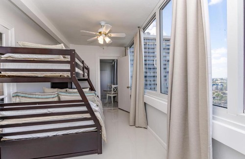 Galt Mile Apartment | Ocean Beach Condo 3BR On the Sand 911