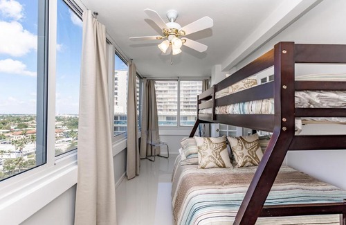 Galt Mile Apartment | Ocean Beach Condo 3BR On the Sand 911