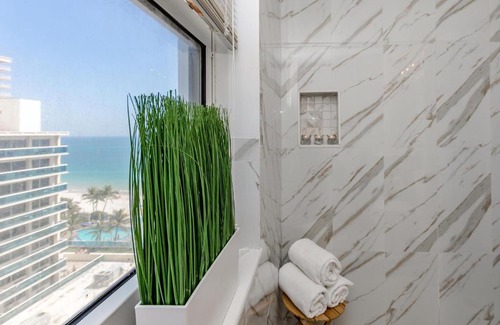 Galt Mile Apartment | Ocean Beach Condo 3BR On the Sand 911