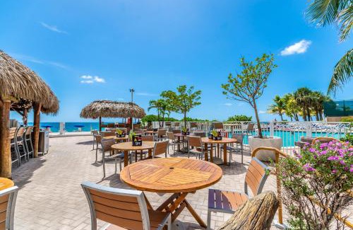 Galt Mile Apartment | Ocean Beach Condo 3BR On the Sand 505