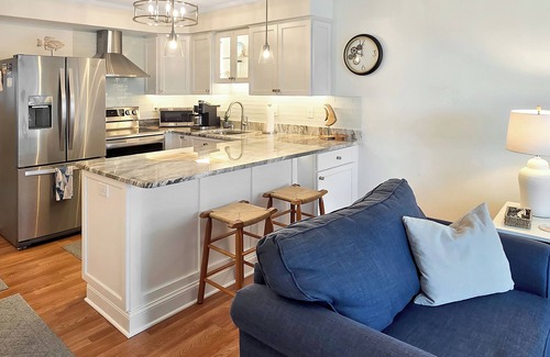 Midtown Ocean City Condo | Ocean Block and Ocean View 1 Bedroom Condo! Great midtown location less than a block from the beach and ocean! Summer View 404