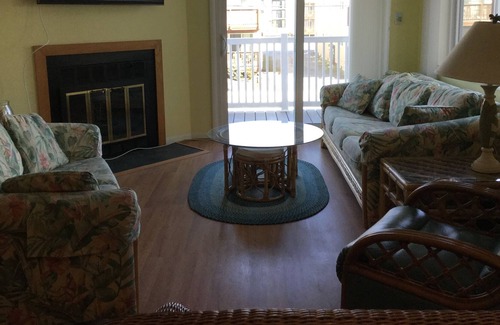 North Ocean City House | Ocean Block Town Home Great for Family's 139th Street "Sand Villa"