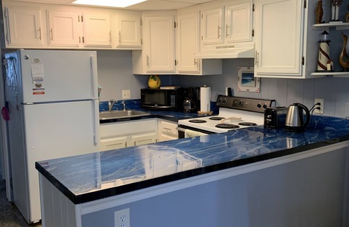 Midtown Ocean City Condo | Ocean block/view 3BD/2BA condo, free WiFi