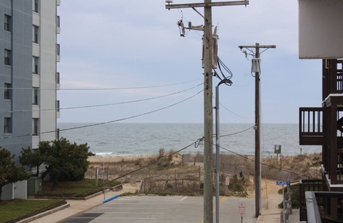 Midtown Ocean City Condo | Ocean block/view 3BD/2BA condo, free WiFi