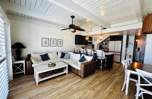Melbourne Beach House | Ocean Blue at OPUS 21. Beautiful Oceanfront Beach house! New kitchen summer 2023