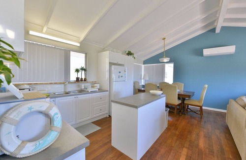 Halls Head House | Ocean Blue Halls Head beach front