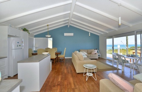 Halls Head House | Ocean Blue Halls Head beach front
