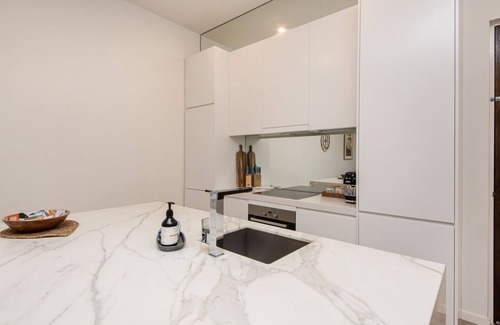 Dromana Apartment | Ocean Blue Views in Central Dromana