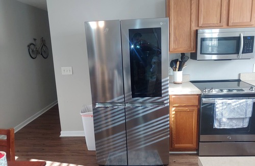 Downtown Myrtle Beach Condo | Ocean/Boardwalk two blocks away. Close to restaurants and businesses