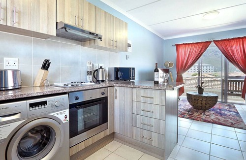 Muizenberg Apartment | Ocean Breeze 59