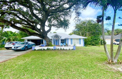 Vero Beach House | Ocean breeze awaits in this coastal jewel. A simple walk to the ocean.
