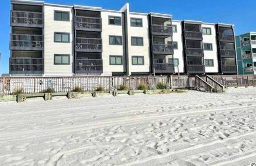 Garden City Apartment | Ocean Breeze Beachfront Condo, Newly Renovated