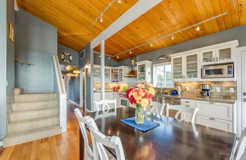 Manzanita House | Ocean Breeze MCA#1374-Luxury Oceanfront, hot tub, 5 bdrm, gourmet kitchen