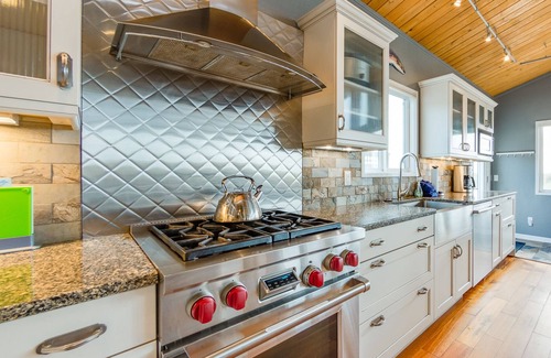 Manzanita House | Ocean Breeze MCA#1374-Luxury Oceanfront, hot tub, 5 bdrm, gourmet kitchen