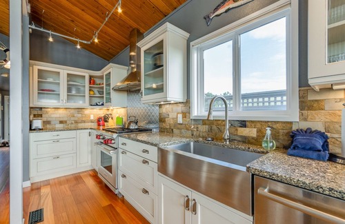 Manzanita House | Ocean Breeze MCA#1374-Luxury Oceanfront, hot tub, 5 bdrm, gourmet kitchen