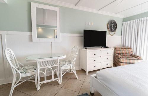 Litchfield by the Sea Apartment | Ocean Breeze Oceanfront Tower King Room 2nd Fl