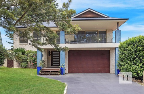 Norah Head House | Ocean Breeze - Pool, Beaches & Shops close by!