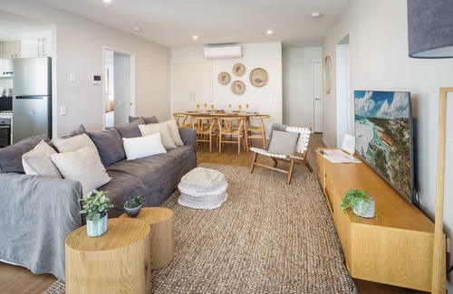 Kings Beach Apartment | Ocean Breeze Retreat: Kings Coastal Apartment