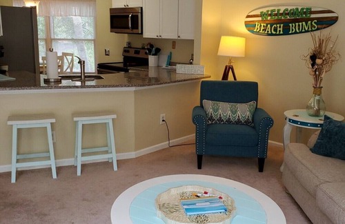 Hilton Head Island Villa | Ocean breeze treetops, sleeps 6 walk tobeach 3pools tennis dog friendly w/d wifi
