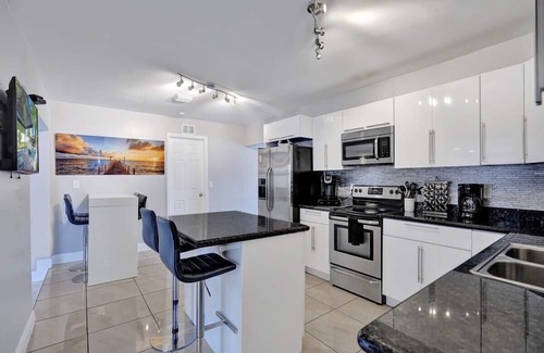 Pompano Beach Villa | Ocean Breeze Villa Su