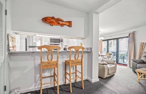 Myrtle Beach Condo | Ocean Bridge 4-A17: 2 BR, 2 BA in Myrtle Beach, Sleeps 4