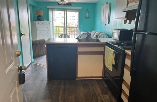 North Ocean City Condo | Ocean calling & country concert availability!