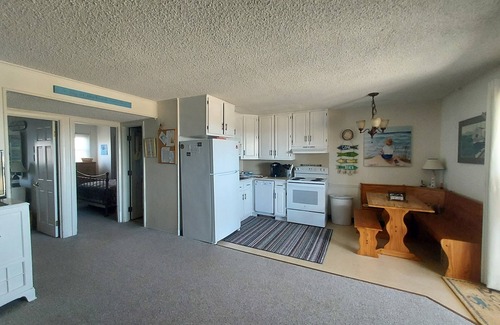 Midtown Ocean City Condo | Ocean City Escape - 7 Steps from the Sand!