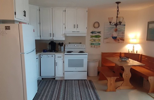 Midtown Ocean City Condo | Ocean City Escape - 7 Steps from the Sand!