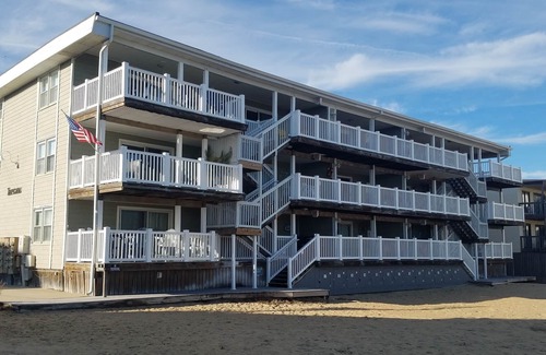 Midtown Ocean City Condo | Ocean City Escape - 7 Steps from the Sand!