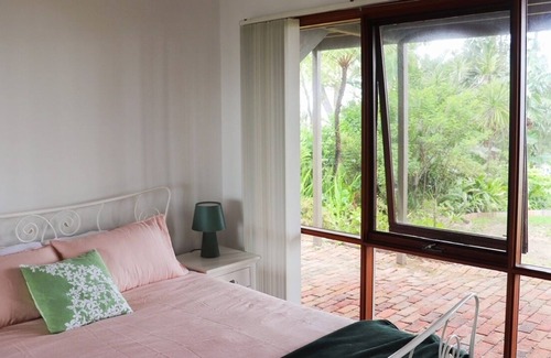 Sunshine Bay House | OCEAN CLIFFTOP , FAMILY OASIS WITH AMAZING VIEWS ( Pet Friendly , Sleeps 10.