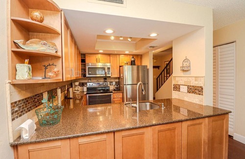 Butler Beach Condo | Ocean Club 1 – 4 Min Walk to Beach, Private Garage