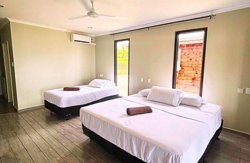 Siumu Hotel | Ocean Club Maninoa: Super King & King Single Comfort Unit 8