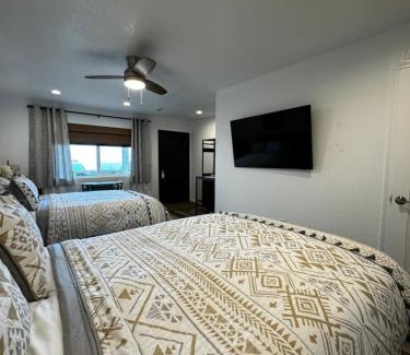 Jenner Hotel | Ocean Cove Lodge Bar & Grill
