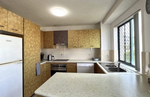 Caloundra Apartment | OCEAN CREST UNIT 7 - Boasts lovely ocean views from your balcony