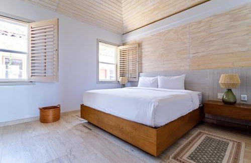 Placencia House | Ocean Crush- Beachfront & Resort Amenities