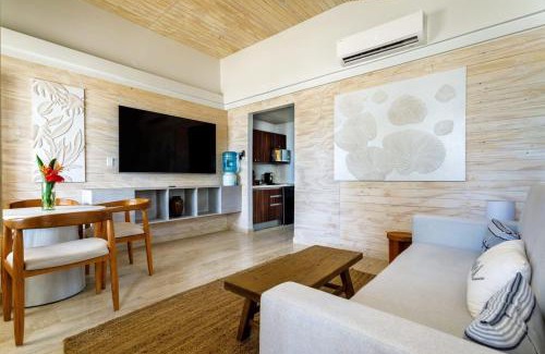 Placencia House | Ocean Crush- Beachfront & Resort Amenities