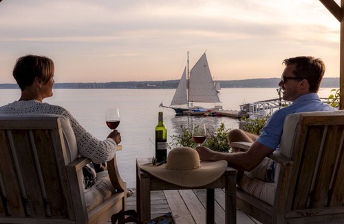 Boothbay Harbor Apartment | Ocean Deck Rm | Lighthouse View | No Hidden Fees