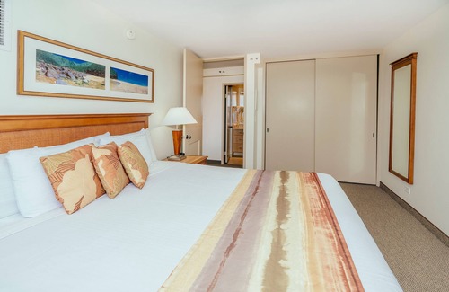Waikiki Condo | Ocean-Diamond Head Views Waikiki Sunset Hidden Gem w/Free parking & WiFi
