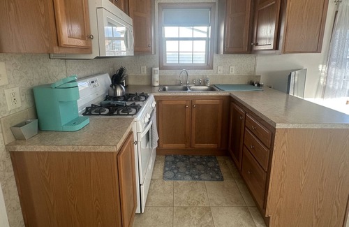 Snug Harbor House | Ocean directly outside your door in East Matunuck!