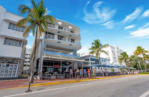 South Beach Apartment | Ocean Drive Apartments with Rooftop Pool, South Beach, Miami