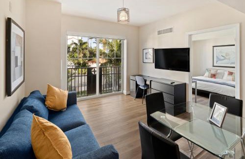South Beach Apartment | Ocean Drive Apartments with Rooftop Pool, South Beach, Miami