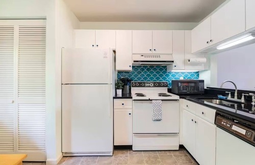 Brewster Condo | Ocean Edge: 2-bedroom condo with pool and resort access, near beaches