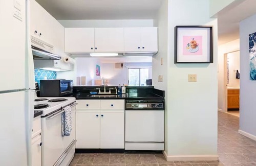 Brewster Condo | Ocean Edge: 2-bedroom condo with pool and resort access, near beaches