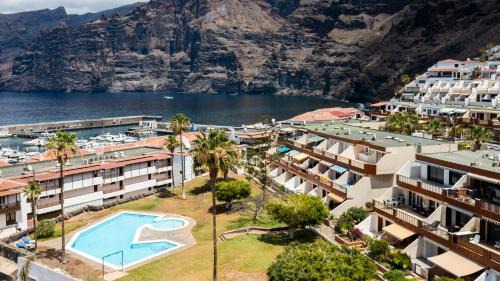 Los Gigantes Apartment | OCEAN PANORAMA - 3 AC bedrooms, private garage, pool, 2 bathrooms, tv channels