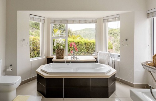Knysna Villa | Ocean Facing Villa - 2 minutes from the beach