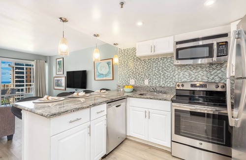 Waikiki Condo | Ocean & Fireworks Condo Steps Away from the Beach at Ilikai Hotel w/Free WiFi