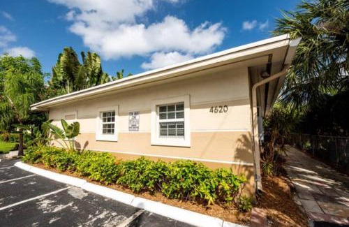 Lauderdale-by-the-Sea Apartment | Ocean Flats 2 - Lauderdale-by-the-Sea