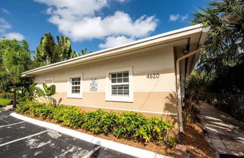 Lauderdale-by-the-Sea Apartment | Ocean Flats 3 - Lauderdale-by-the-Sea