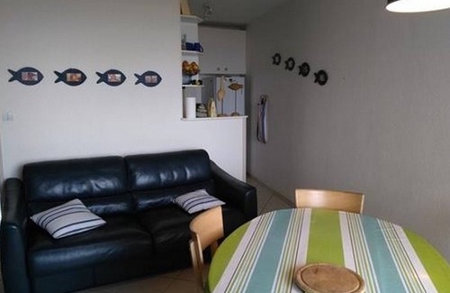 Travo Apartment | Oceanfront 3-Bedroom Apartment with Private Parking and Balcony